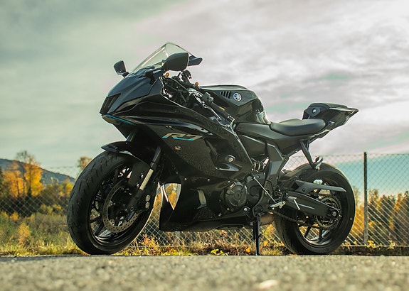 Yamaha R7 4 of 8