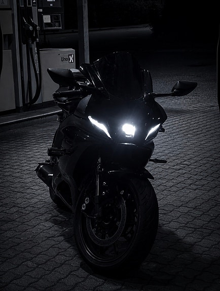 Yamaha R7 2 of 8