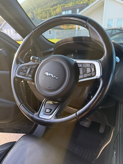 Jaguar F-PACE 11 of 30