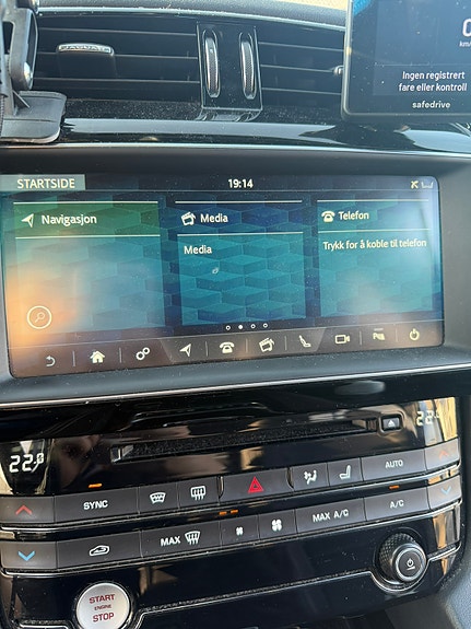 Jaguar F-PACE 16 of 30