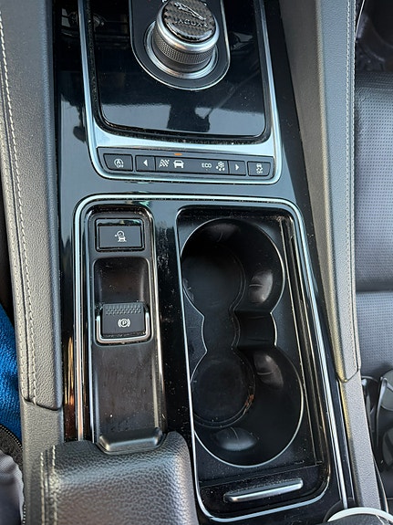 Jaguar F-PACE 17 of 30