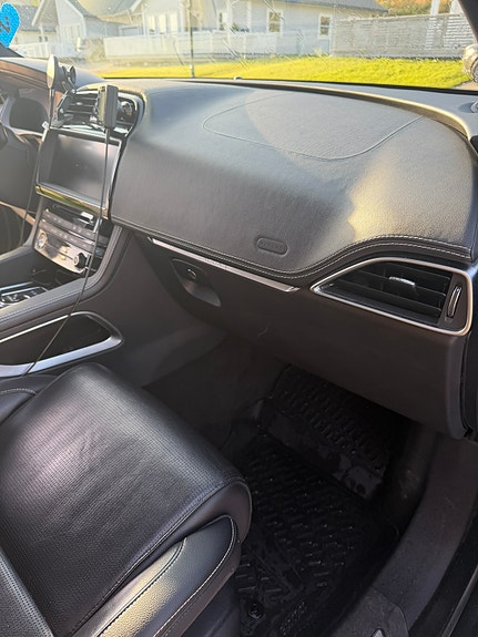 Jaguar F-PACE 7 of 30