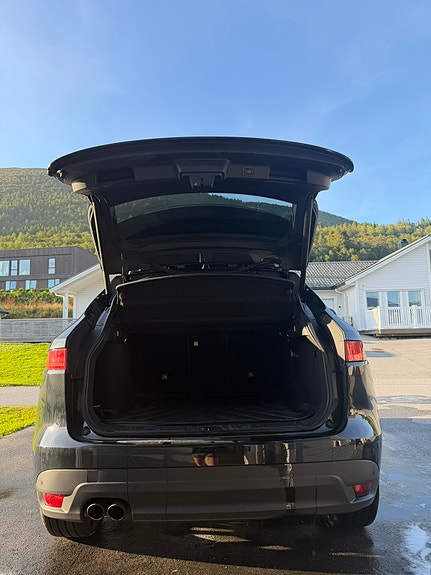 Jaguar F-PACE 24 of 30