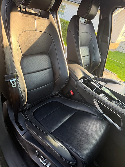 Jaguar F-PACE 6 of 30