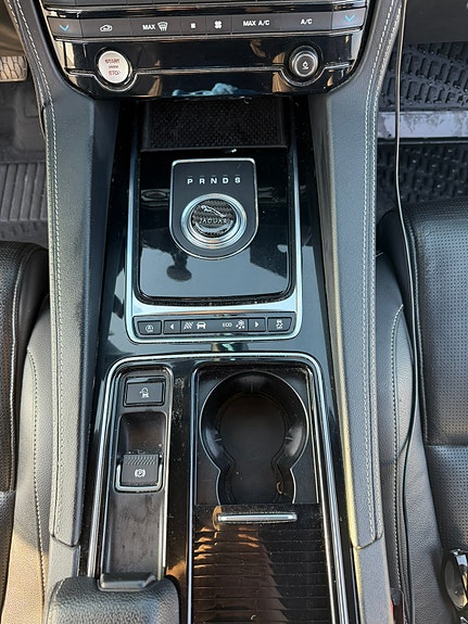Jaguar F-PACE 10 of 30
