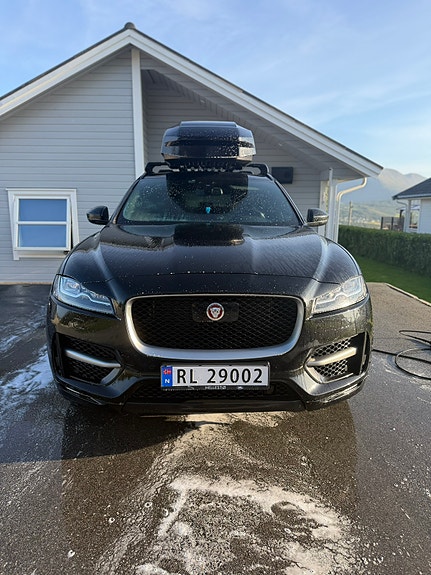 Jaguar F-PACE 2 of 30