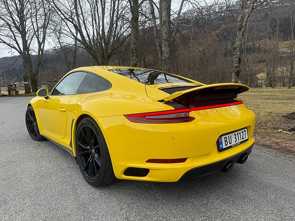 Porsche 911 Carrera 4 GTS 5 of 20