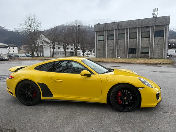 Porsche 911 Carrera 4 GTS 2 of 20