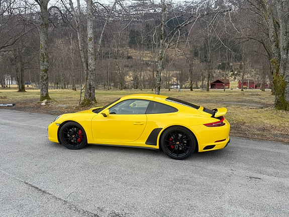 Porsche 911 Carrera 4 GTS 6 of 20