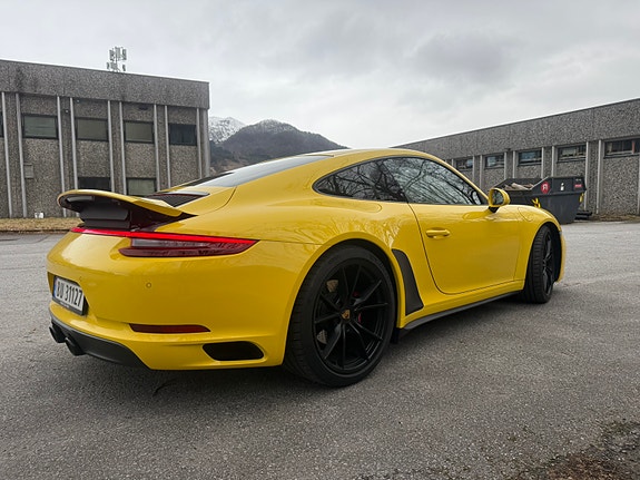 Porsche 911 Carrera 4 GTS 3 of 20