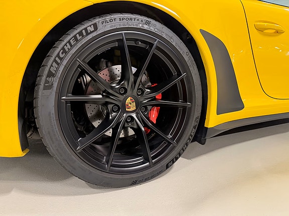 Porsche 911 Carrera 4 GTS 8 of 20