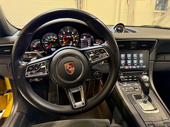 Porsche 911 Carrera 4 GTS 11 of 20
