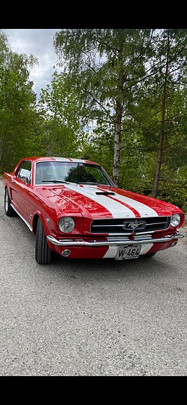 Ford Mustang 2 of 18
