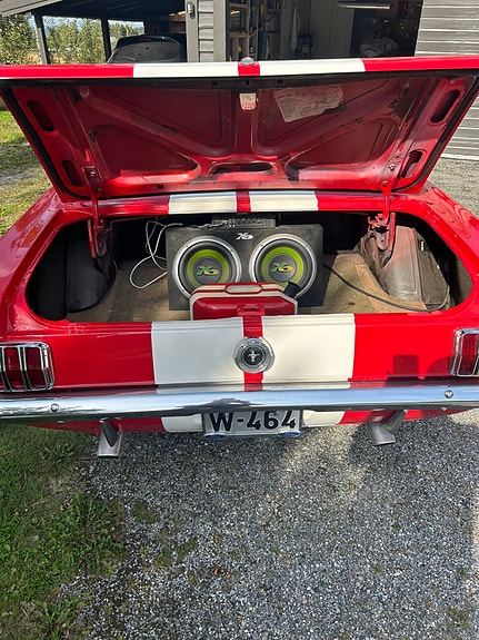 Ford Mustang 13 of 18