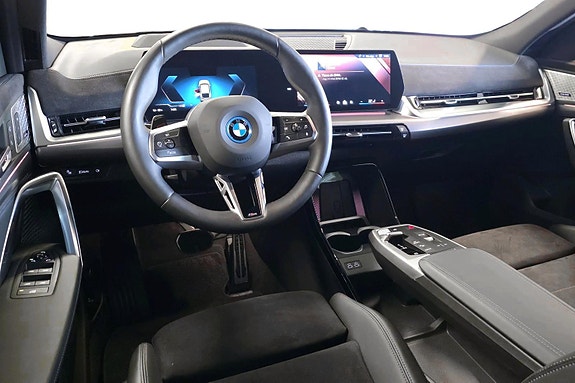 BMW iX2 6 of 26