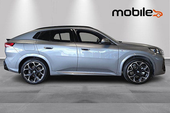 BMW iX2 2 of 26