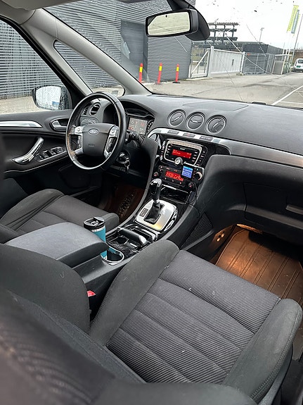 Ford S-MAX 3 of 8