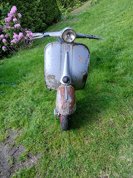 Vespa VESPA 2 of 16