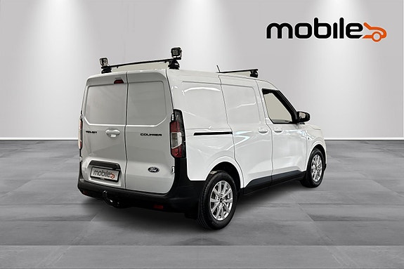 Ford Transit Courier 3 of 21