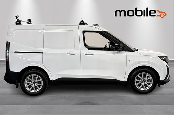 Ford Transit Courier 2 of 21