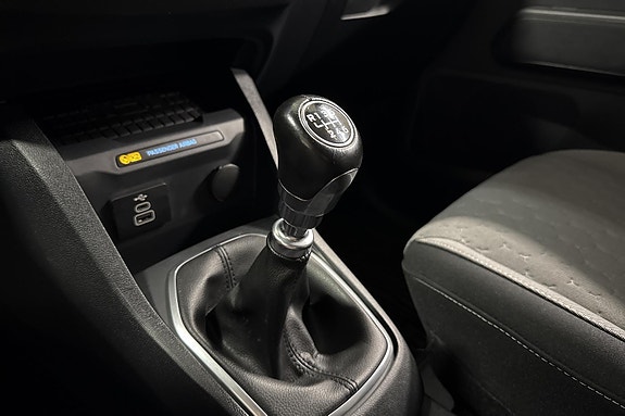Ford Transit Courier 14 of 21