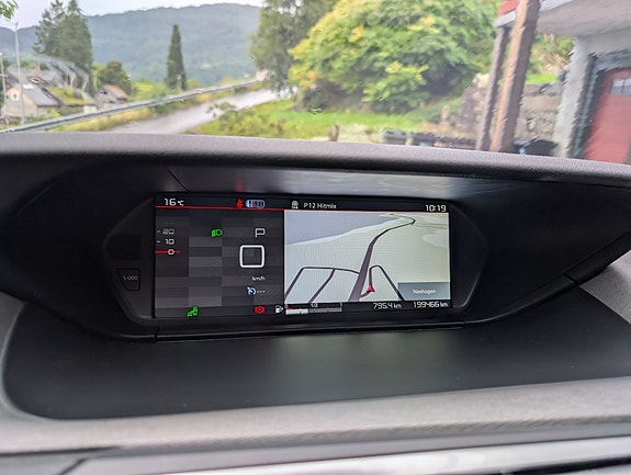Citroen Grand C4 Picasso 26 of 30
