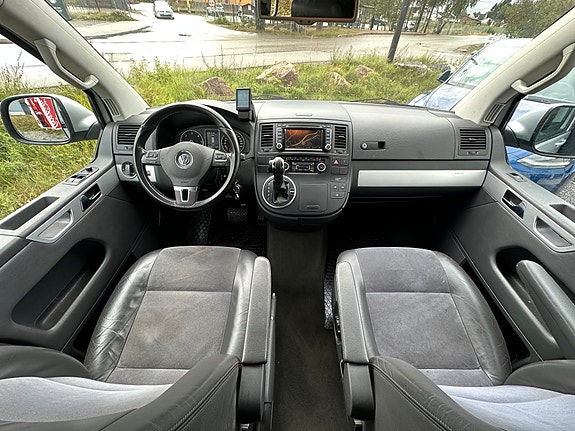 Volkswagen Multivan 25 of 29