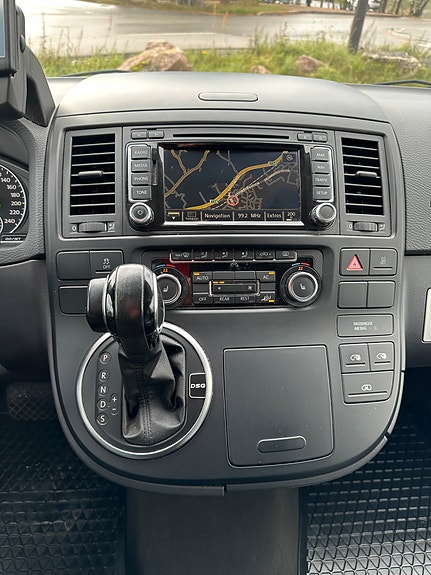 Volkswagen Multivan 14 of 29