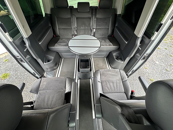 Volkswagen Multivan 24 of 29