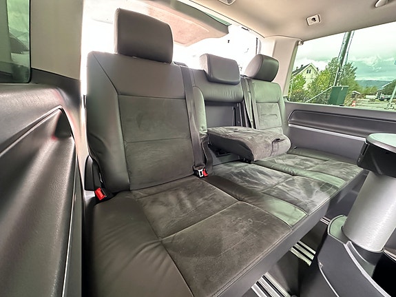 Volkswagen Multivan 29 of 29