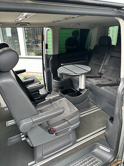 Volkswagen Multivan 23 of 29