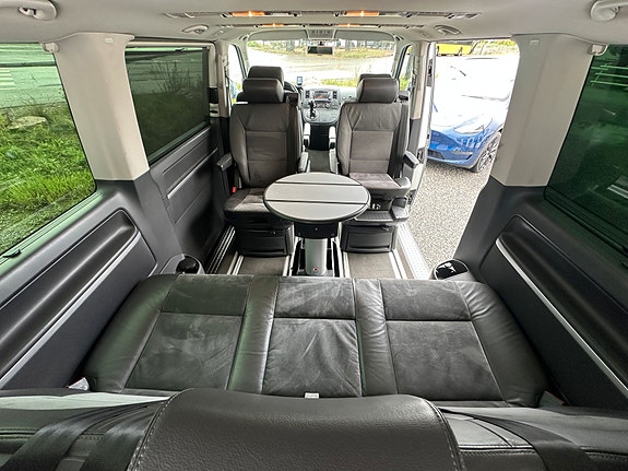 Volkswagen Multivan 26 of 29