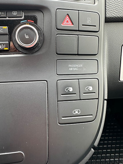 Volkswagen Multivan 15 of 29