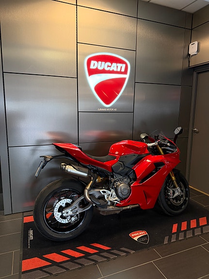 Ducati Panigale V2 S 2 of 8