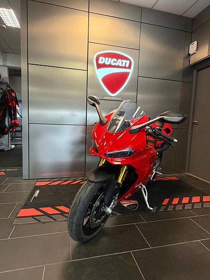 Ducati Panigale V2 S 6 of 8