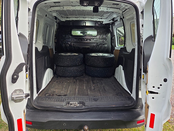 Ford Transit Connect 4 of 11