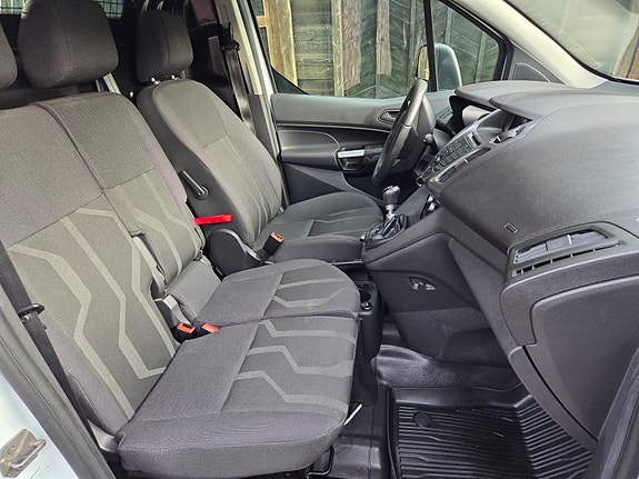 Ford Transit Connect 9 of 11