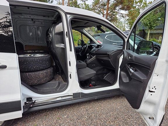Ford Transit Connect 5 of 11