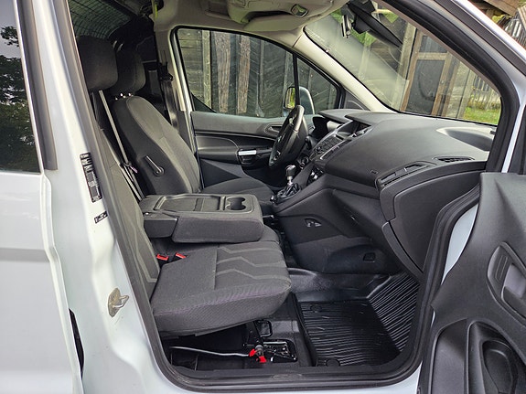 Ford Transit Connect 6 of 11