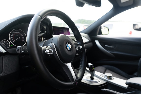 BMW 330e 12 of 21