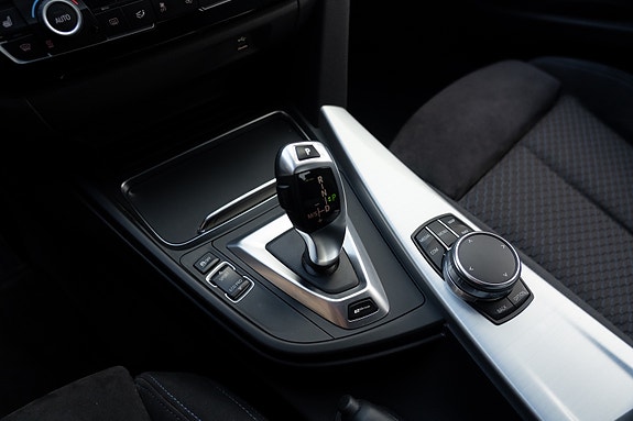 BMW 330e 18 of 21