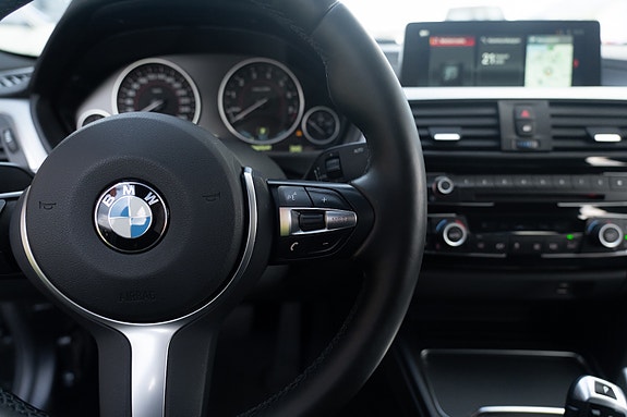 BMW 330e 14 of 21