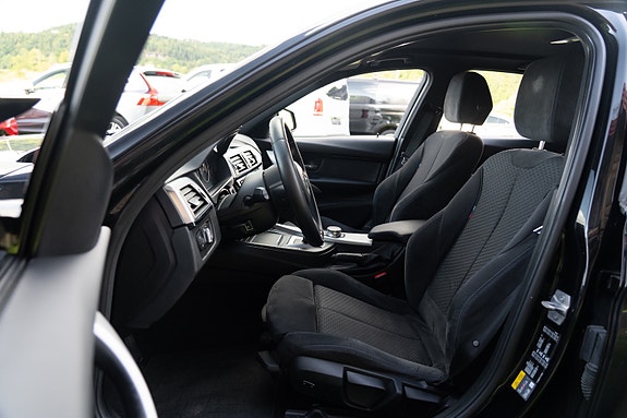 BMW 330e 10 of 21
