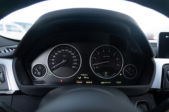 BMW 330e 15 of 21
