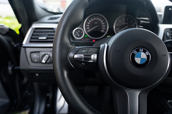 BMW 330e 13 of 21