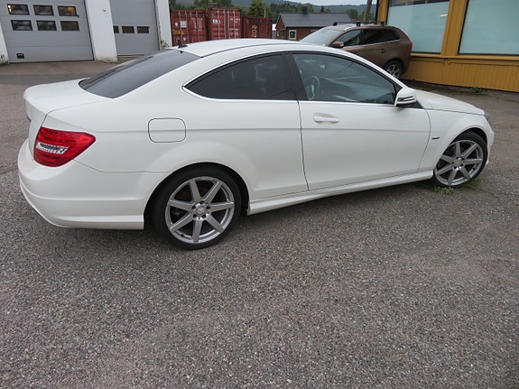 Mercedes-Benz 180 2 of 15