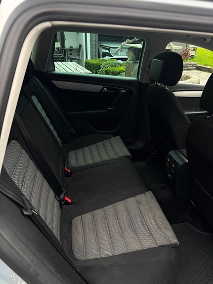 Volkswagen Passat Alltrack 8 of 9