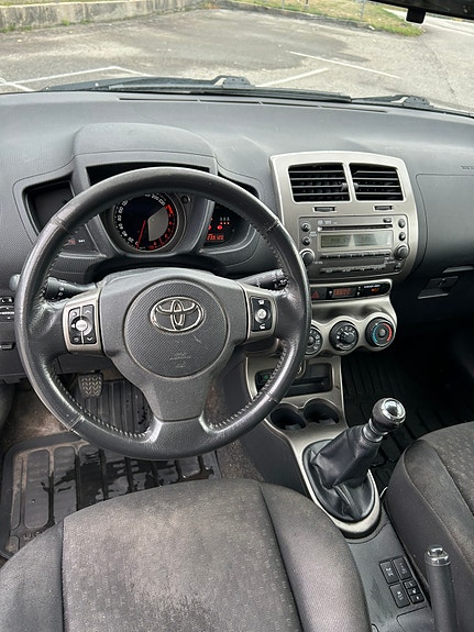 Toyota Urban Cruiser 5 of 8