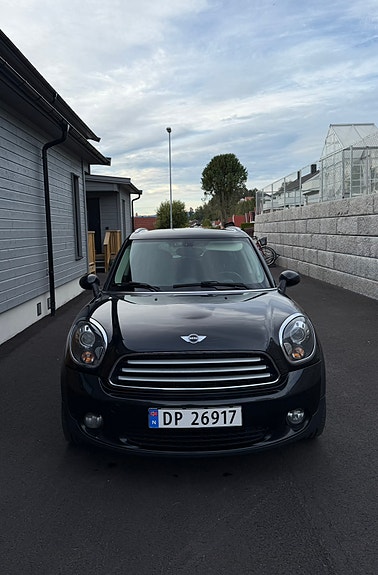 MINI Countryman Cooper D 2 of 14