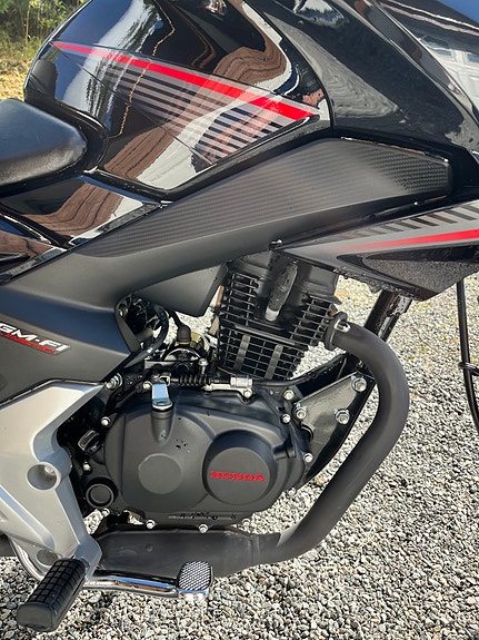 Honda CB 125F 5 of 7